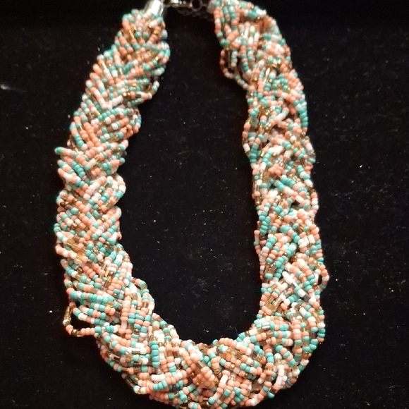 Jewelry - Elegant Multicolor Beaded Necklace